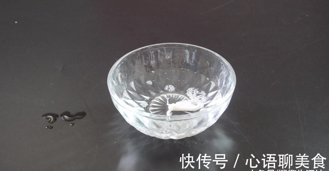 用蜡烛在电水壶上擦一擦太实用了, 解决了很多人的烦恼, 赶紧试试