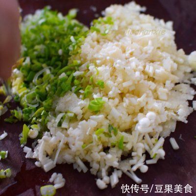  尝尝这道韭菜鸡蛋饺子，生活赛过活神仙