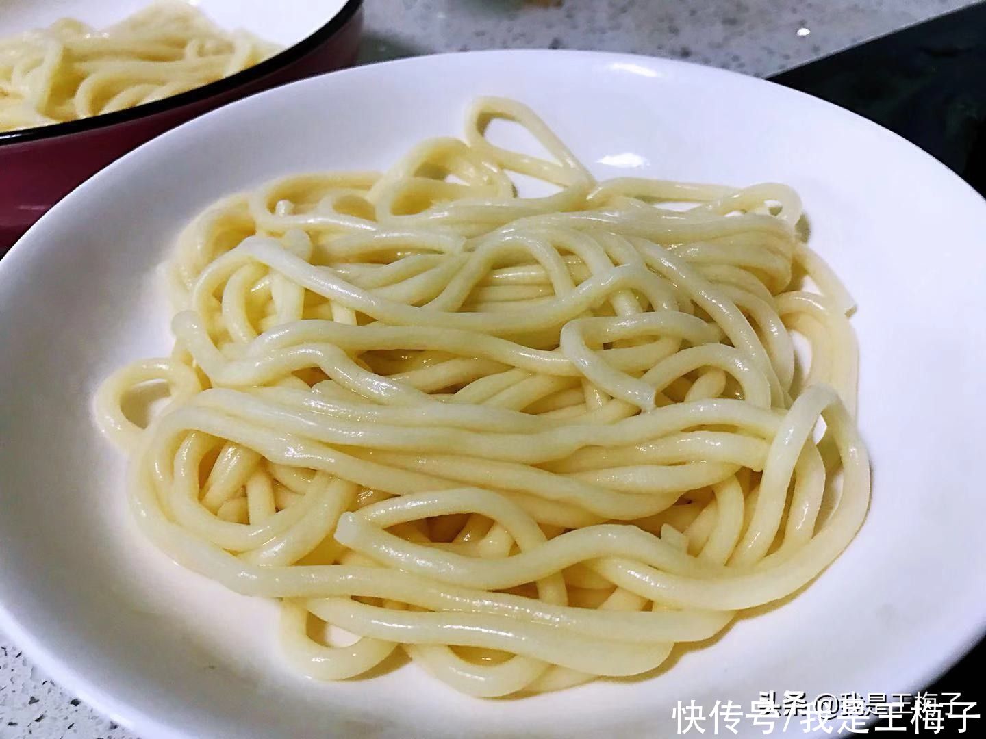 水温|煮面条不能开水下锅，掌握3个技巧，面条好吃筋道不起坨