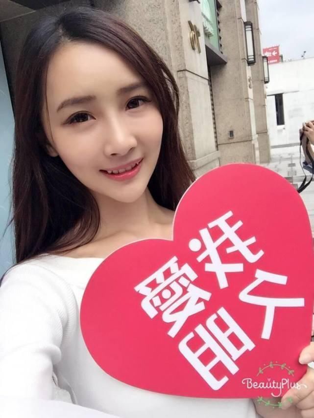 清纯系妹子俏丽马尾微笑超甜,让人就像毒瘾一般难以自拔