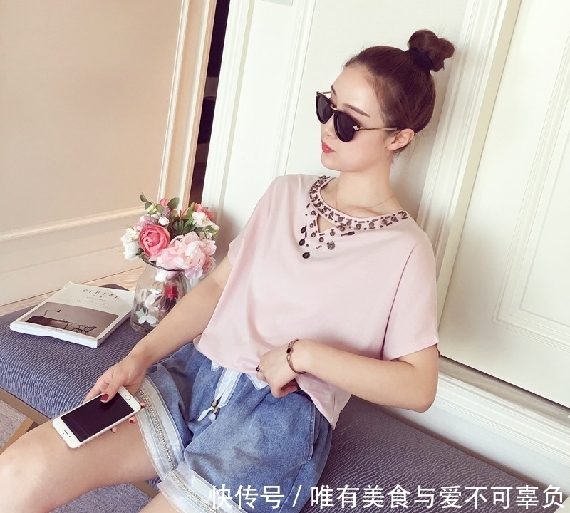 优雅|街拍:穿小西装的姐姐精致优雅又清新自然,有微微的小性感!