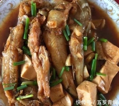 不懂吃某鱼可惜了,比虾便宜,比骨头补钙,孩子多吃更聪明