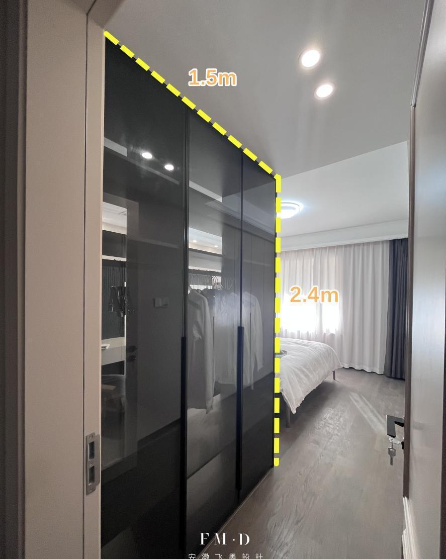 玻璃柜|事实证明,卧室不做套房,装一字型玻璃柜,也能打造步入式梳妆区