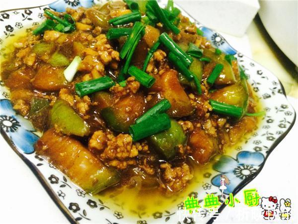 茄子不必清炒啦，如此做几分钟就出锅，开胃又下饭！