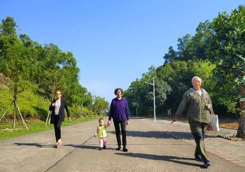 孩子们|为什么孩子越大越不喜欢去姥姥家?家长很不解,原因太真实!