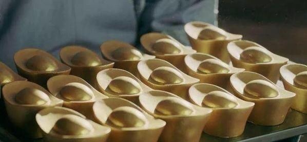  赏银|古代皇帝一高兴，赏金万两，赏银万万两，折合人民币多少钱？