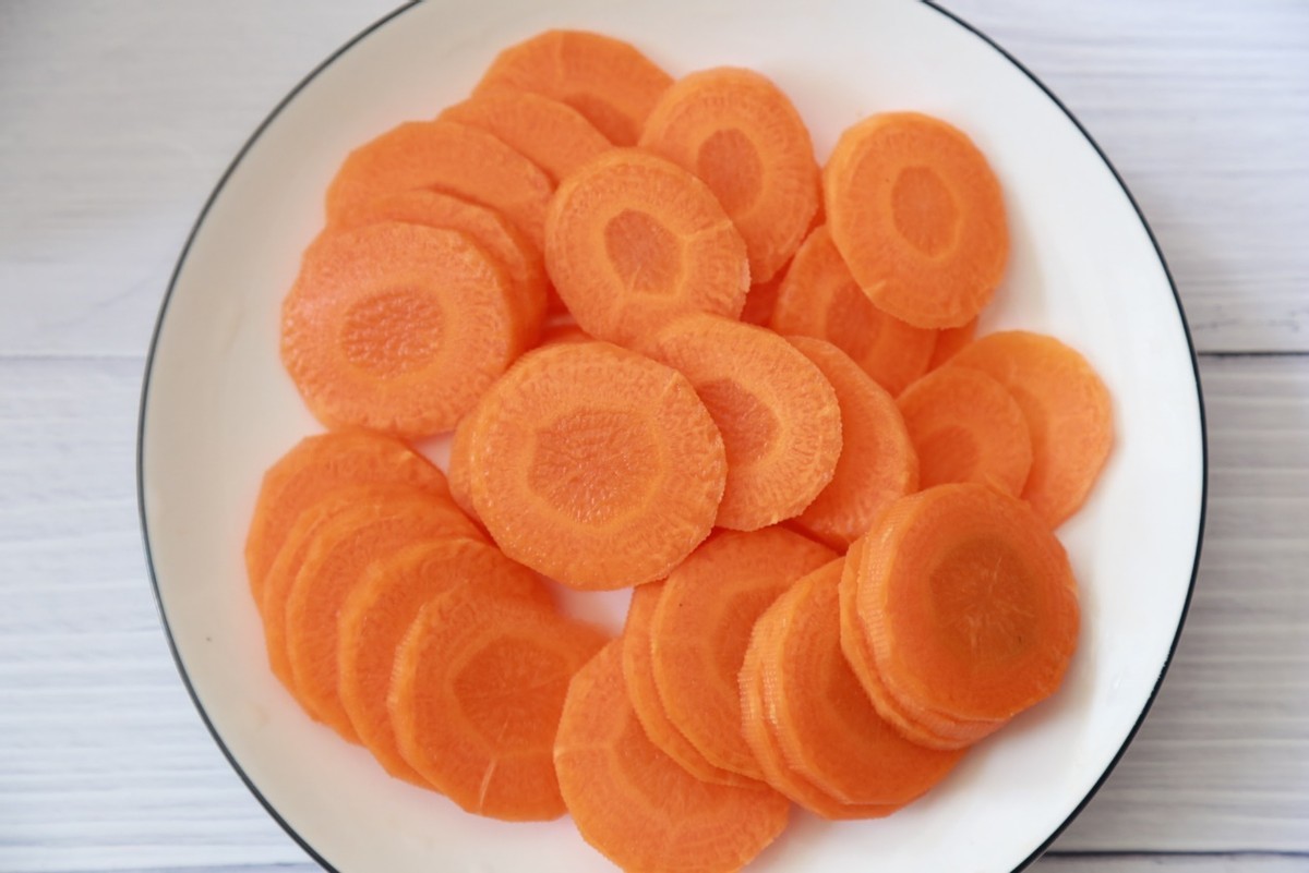 吃腻了白面馒头，试一试胡萝卜小馒头，孩子很喜欢，好吃又营养