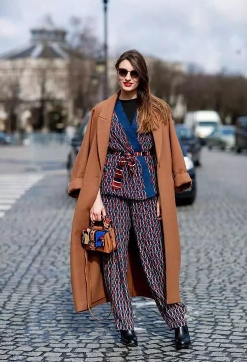 短靴|棕色大衣搭配靴子,时髦显气质,照穿就美!