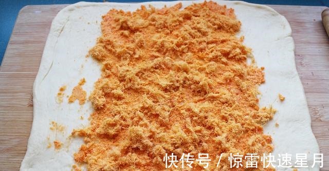 咸蛋黄|一口爱上,给你活力满满的早餐咸蛋黄肉松吐司!