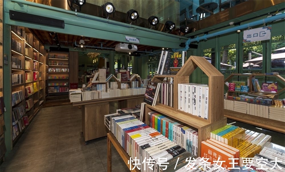 先生|承载八十余年记忆,在大理苍逸图书馆赴一场新旧时光里的文化之旅