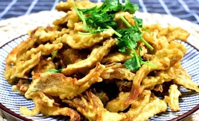 炸蘑菇调面糊时，多加一点它，炸出来的蘑菇更加焦香酥脆