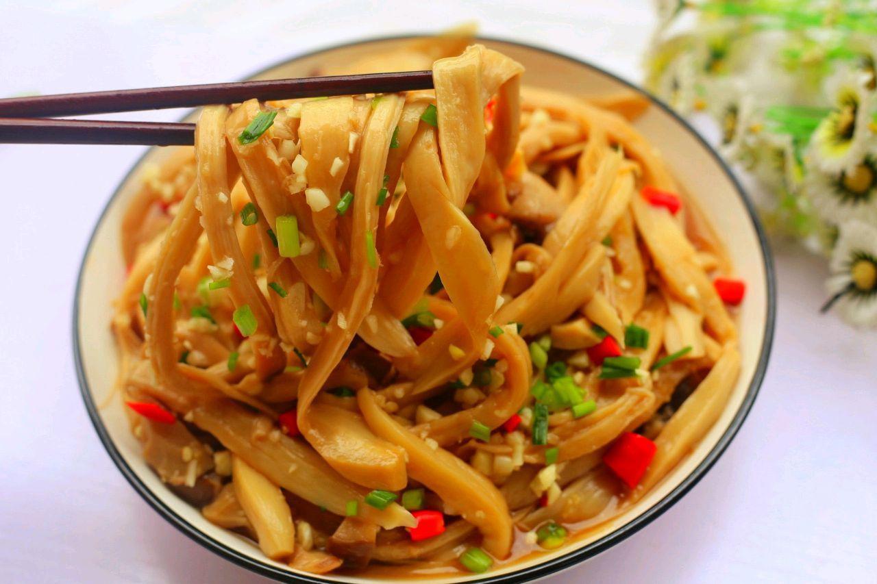 最受欢迎的杏鲍菇吃法,不炒不炖,营养保留的最全面,比肉都馋人