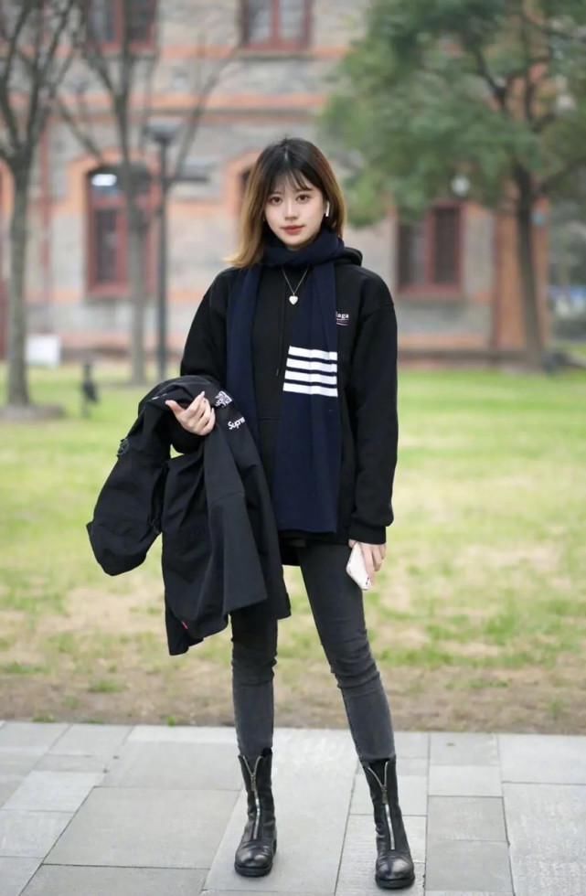 黑裤穿腻了，那就来试试这几款“彩色裤子”，洋气时髦不撞衫