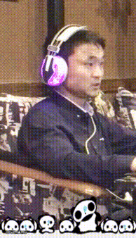 |搞笑GIF:妹子你这脸,是不是放鞭放多了