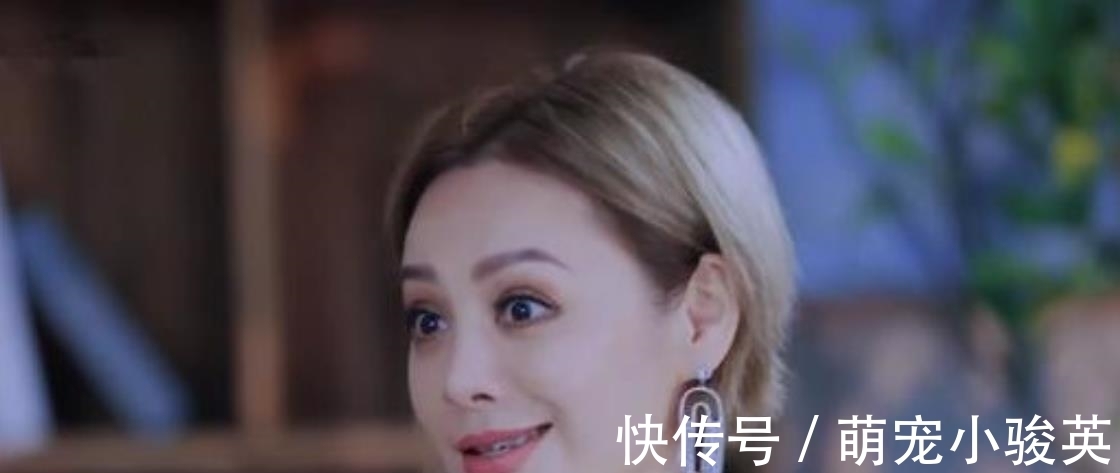 龔俊|《中餐廳5》海報(bào)：姚安娜獨(dú)自站后排，顏值普通頭比周也大一圈