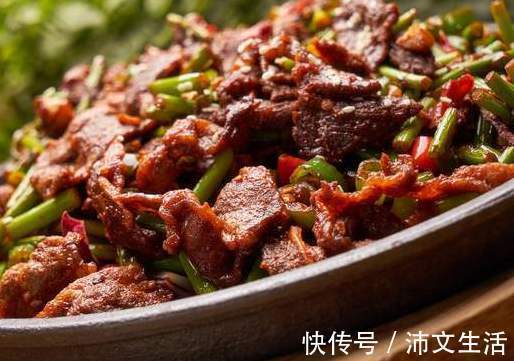 牛肉腌制时，不要再加生粉了，教你一招，炒出来的牛肉又香又嫩