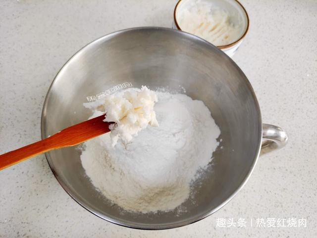 猪油|发面时光加酵母是不够的,多加一勺料,做好的花卷更松软更洁白!