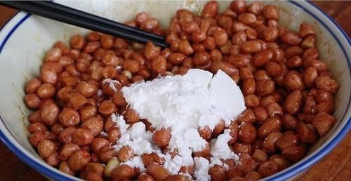  年夜饭花生好吃做法，打2鸡蛋，老做法教给你，吃一次就忘不了