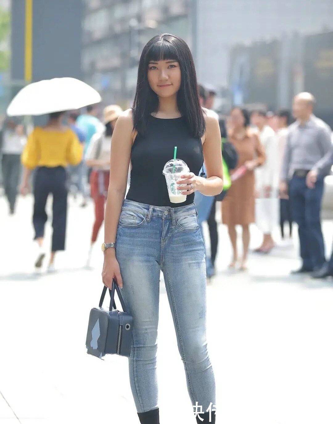 牛仔裤别乱穿,这样搭时髦又显瘦,才是牛仔裤的正确打开方式