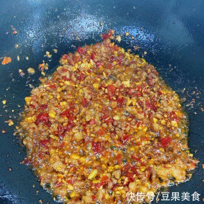  没错|不知道吃什么，剁辣椒肉末蒸豆腐准没错