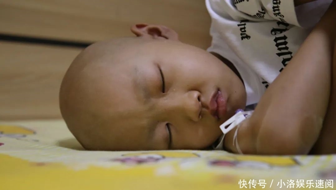 医生|女孩喊肚子疼,爸爸带她检查后崩溃,医生从她肚中取出“怪物”