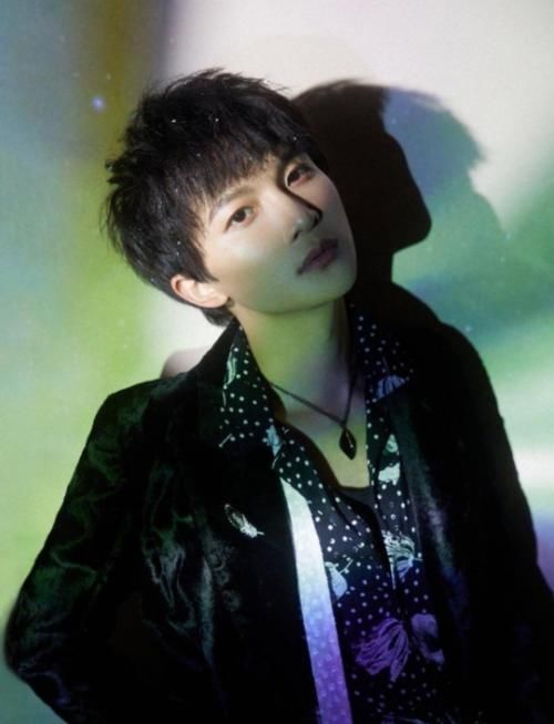 春晚大赢家，独揽四个热搜，周深实力再获认可