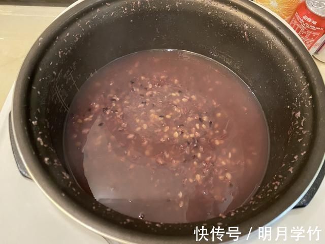 浸泡|黑米粥的正确做法，煮之前加一步，多加一种食材，比八宝粥还好喝