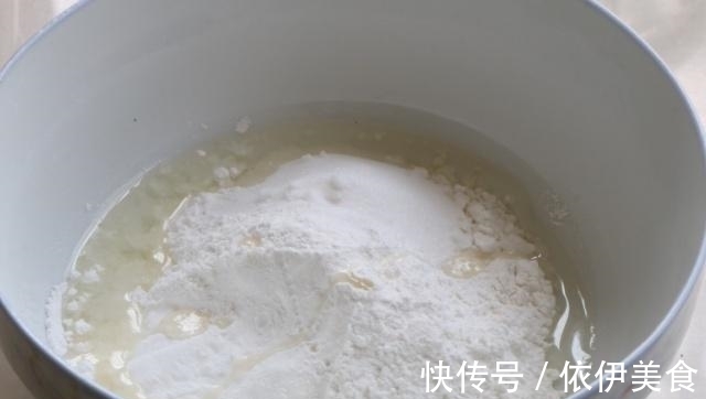 保鲜膜|糯米小甜点,2分钟学会蒸一蒸卷一卷,小白也可一展身手