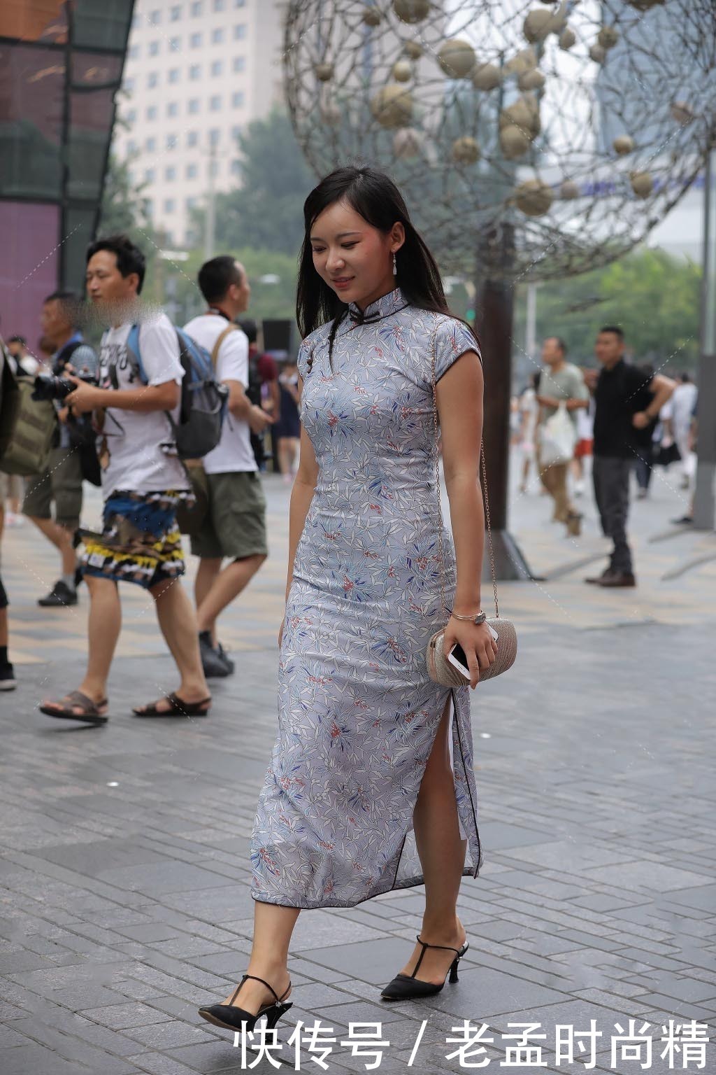 雅致|街拍:偶尔选择旗袍出行,让你分分钟秀出优雅吸睛的造型,雅致又耐看