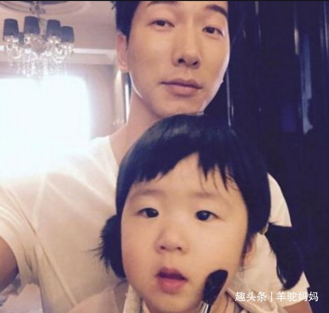 双眼皮|爸爸身上这3个特征只“传女不传男”,看到第一条,有点心疼女儿