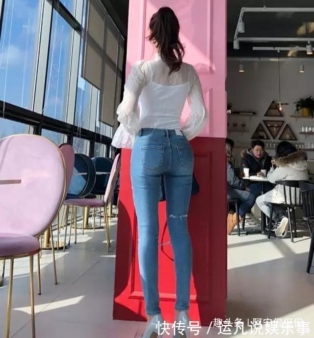 美搭|牛仔裤与打底衫的美搭,总能展现女孩的青春活力