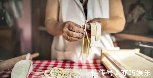 自制|爱吃米面的都注意!这几种食物暗藏“毒素”,你家餐桌上没准就有