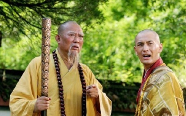 杨过$此人与杨过师出同门,内功剑术在杨过之上,被后世人尊为武林神话