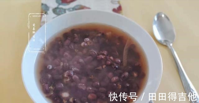 红豆|入冬了，女人每天早上喝一碗它，简单营养又香甜，热乎乎的真舒服！