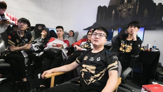 洗澡|您配吗？Uzi手握多份过亿复出合同！洗澡狗真的值一个亿？