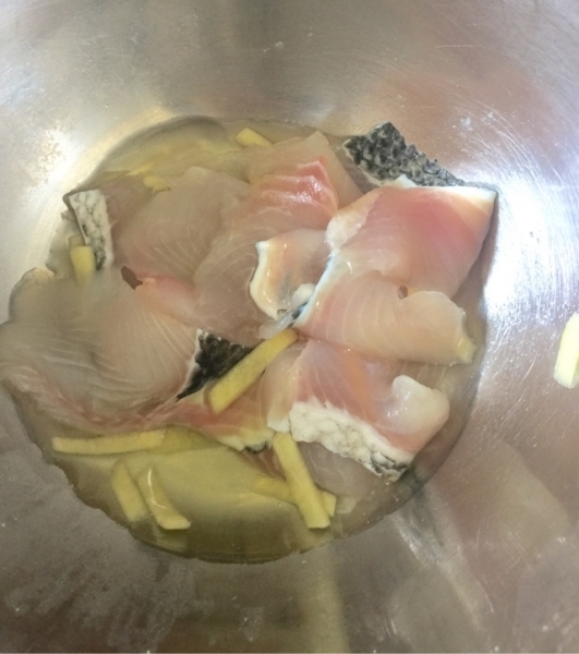 鱼肉不要红烧了,试试新做法,酸甜酥脆味道赞,做一盘都不够吃