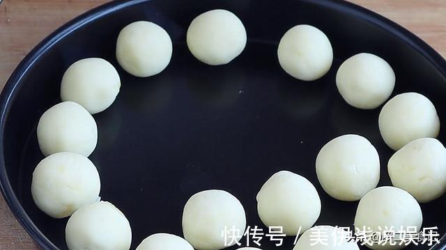 面团|土豆最香的做法,做法简单无难度,一做一大盘不够吃,太解馋了