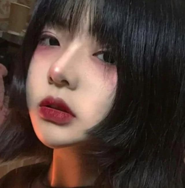 00后|女生眼睛若有这3标志,天生自带“招桃花眼”,00后赶紧学起来