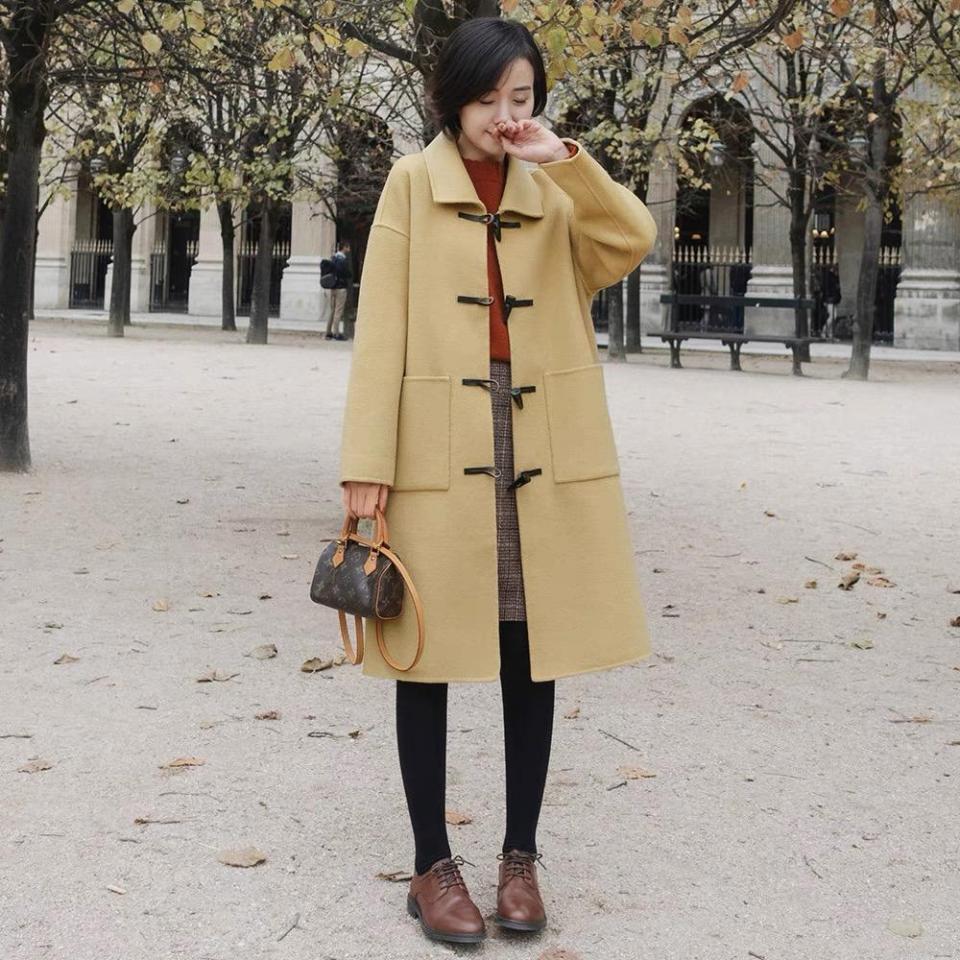 羊毛衫 这才是40+女人该有的打扮,用“大衣+半身裙”,展现出熟龄气质美