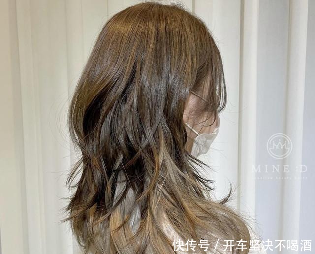 小熊|2021发型趋势慵懒羊毛卷、率性赫希发、甜酷翘短发……赶紧来看看