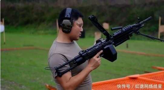 m16a4|论突击步枪的全自动模式是否合理？和三连发步枪相比有什么优点？