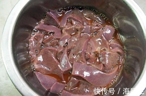 清洗猪肝，不要只用水洗，牢记正确步骤，洗得干净，没毒素没异味