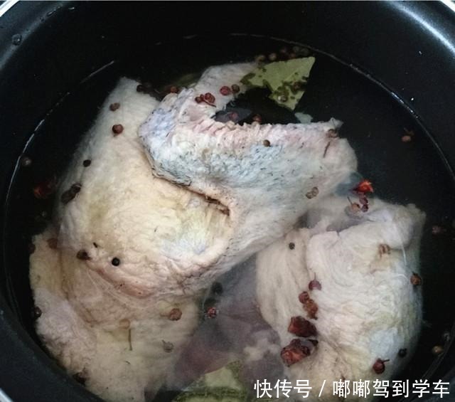 简易盐水鸭,用电饭煲煮的,不用看火,真方便