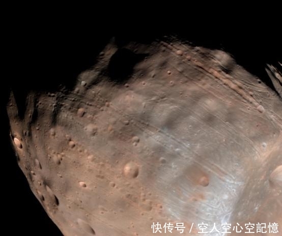 当火星的卫星下降的时候我们的月球为什么会渐渐远离?