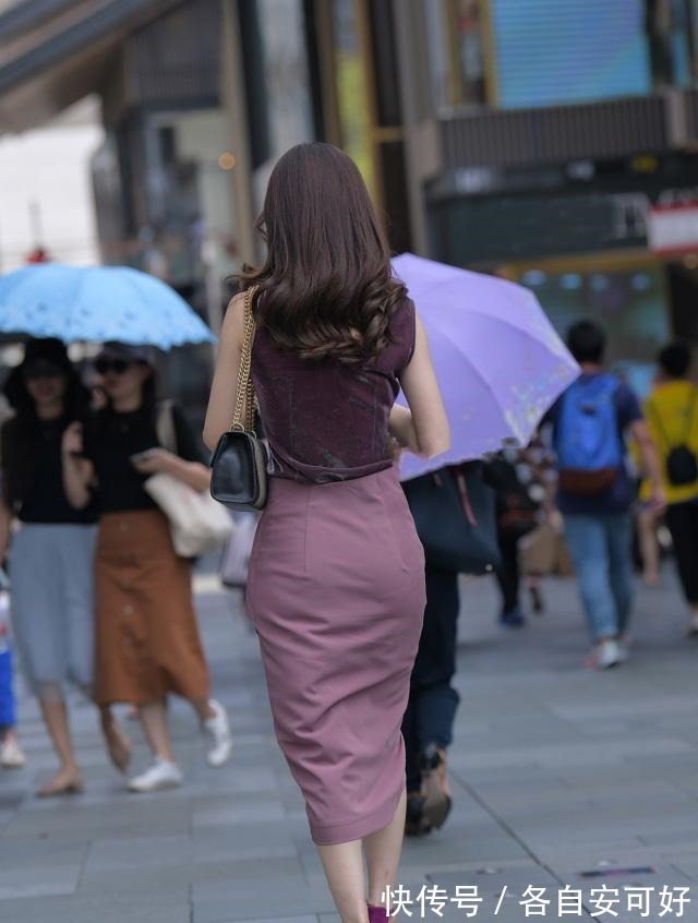 上衣 女人40岁一枝花，姐姐高贵紫打扮，只有老男人能欣赏吧！