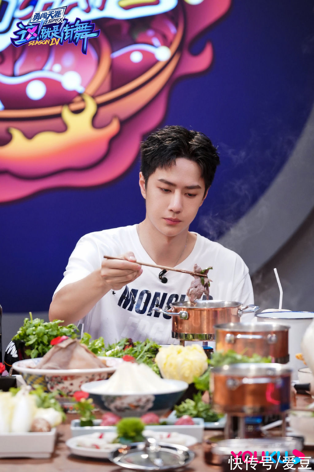 椰子|210831《一起火锅吧2》第二期正片上线 不走寻常路的王一博用脚开椰子