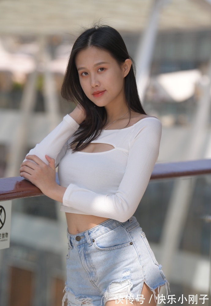 好身材 巧妙展现好身材,初秋显瘦牛仔短裤,让造型清新美丽