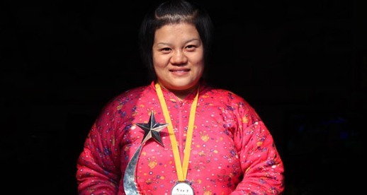 让梦想飞|“山楂妹”：因残疾被亲生父母抛弃，成名后谢绝认亲，只爱养父母