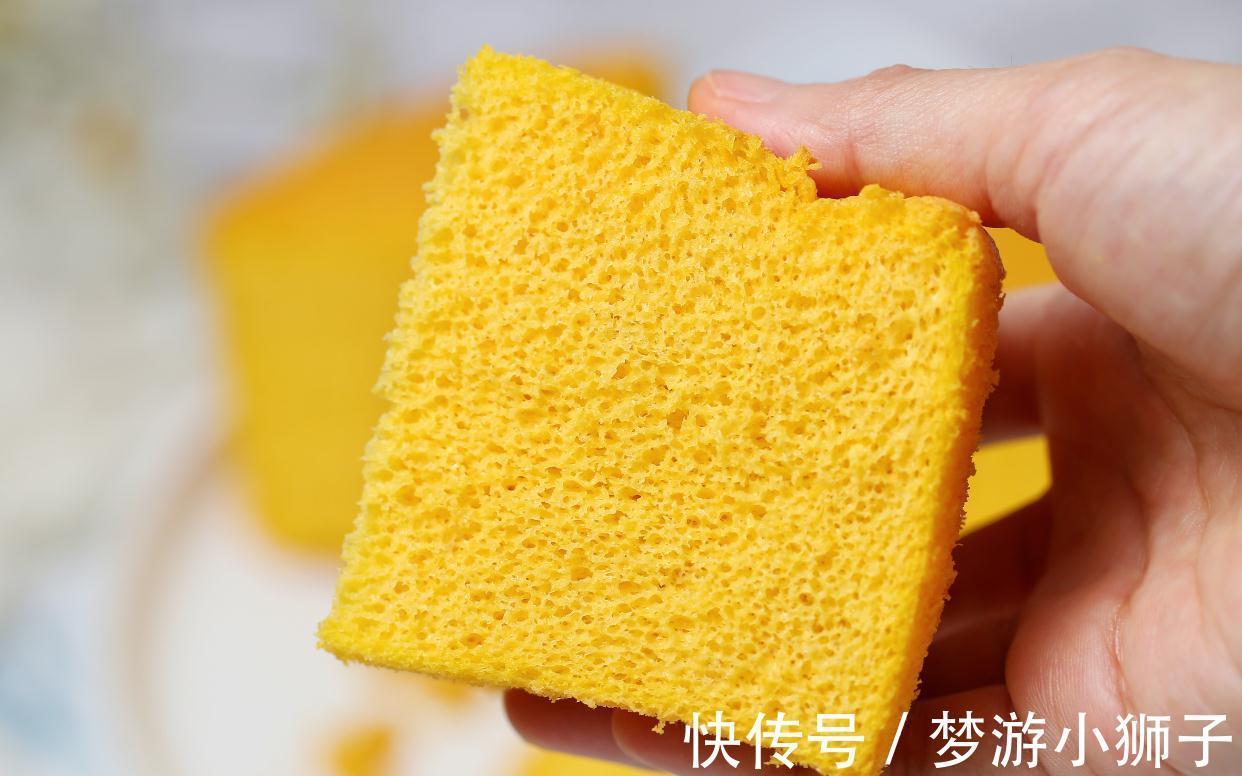 用南瓜做戚风蛋糕,细腻香甜金灿灿的,不回缩不塌陷一次就成功了
