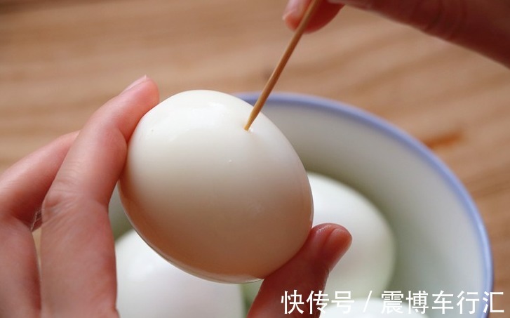 艾叶煮鸡蛋|春天,女性朋友要多吃艾叶煮鸡蛋,教你正确做法,汤都不浪费